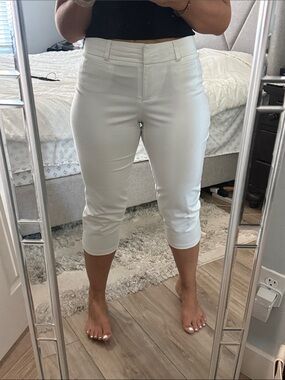 Apt. 9 White Capris